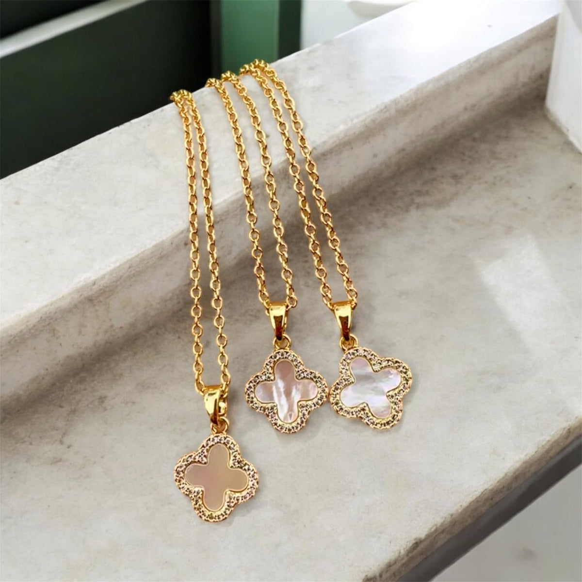 Mother of Pearl Clover Necklace | Armeni