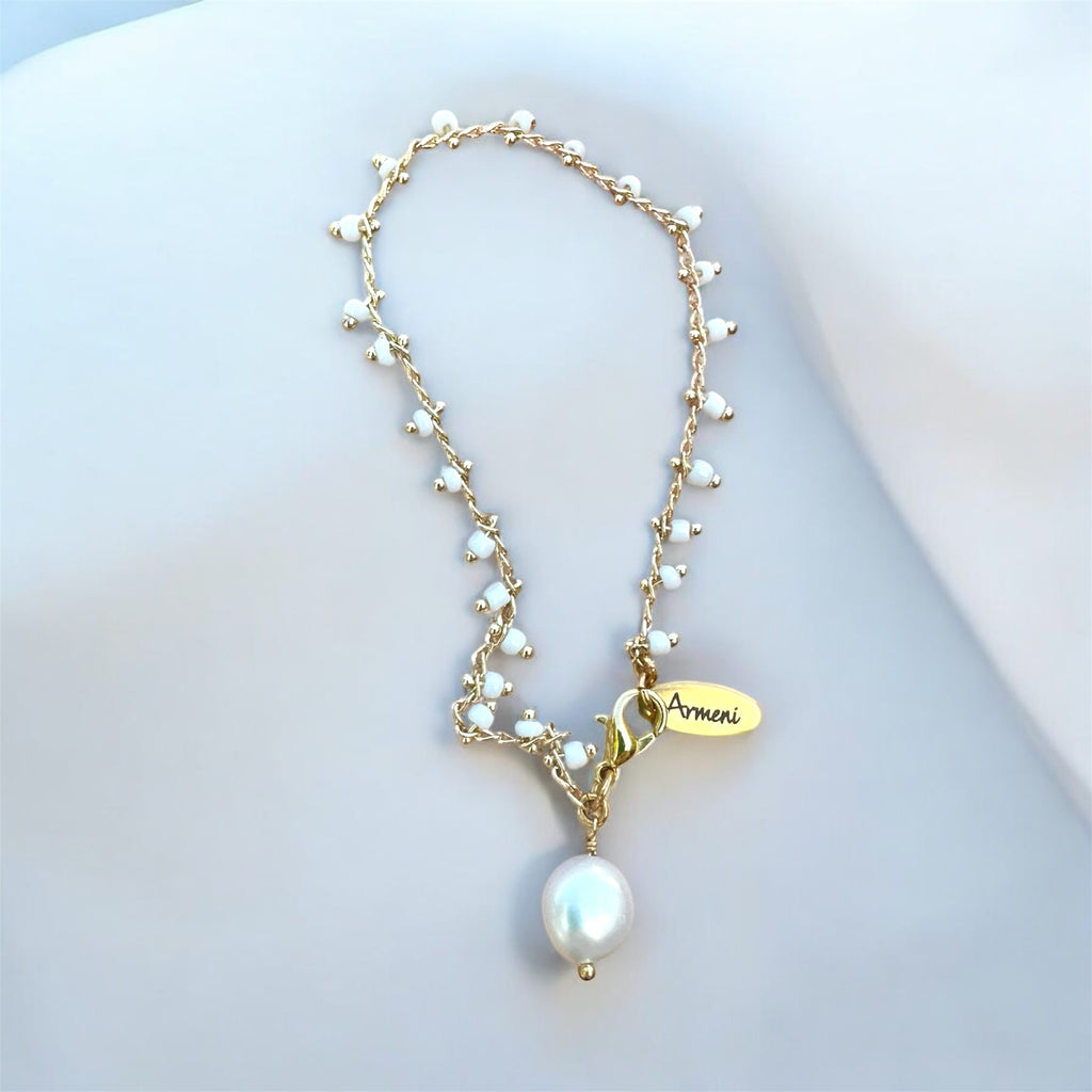 White Bead Gold freshwater Pearl Bracelet